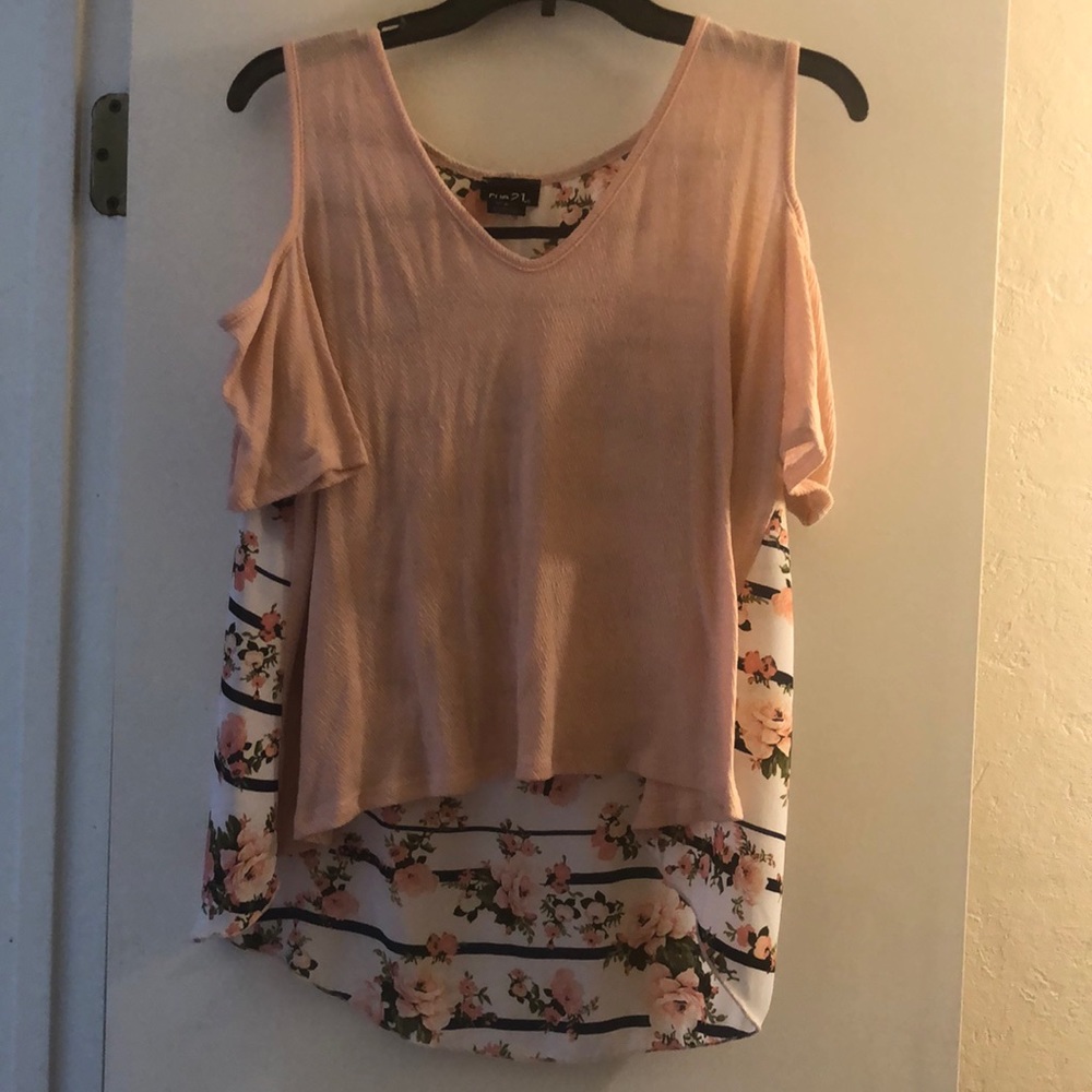 Open shoulder shirt front longer back shirt